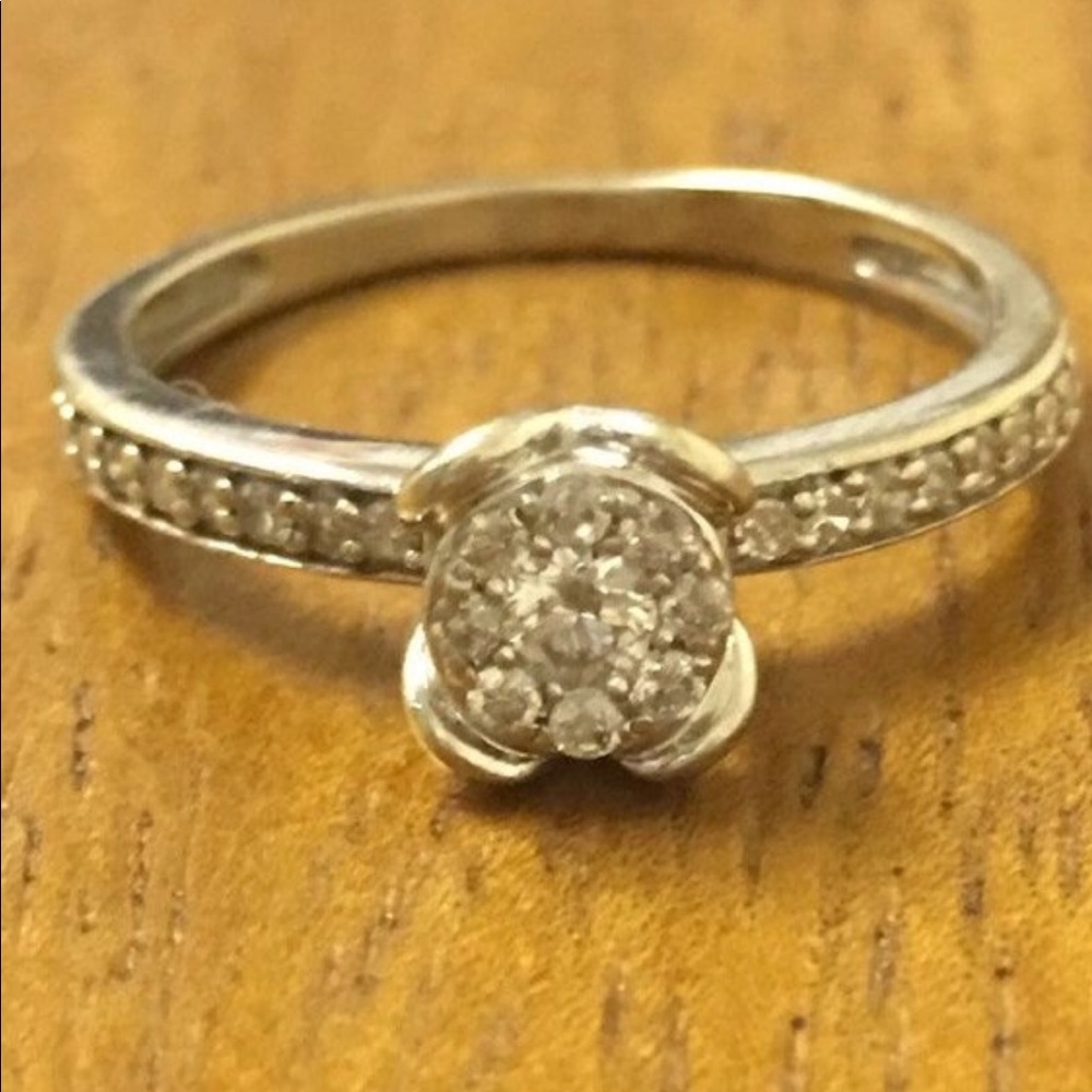 10k white gold diamonds soliter ring